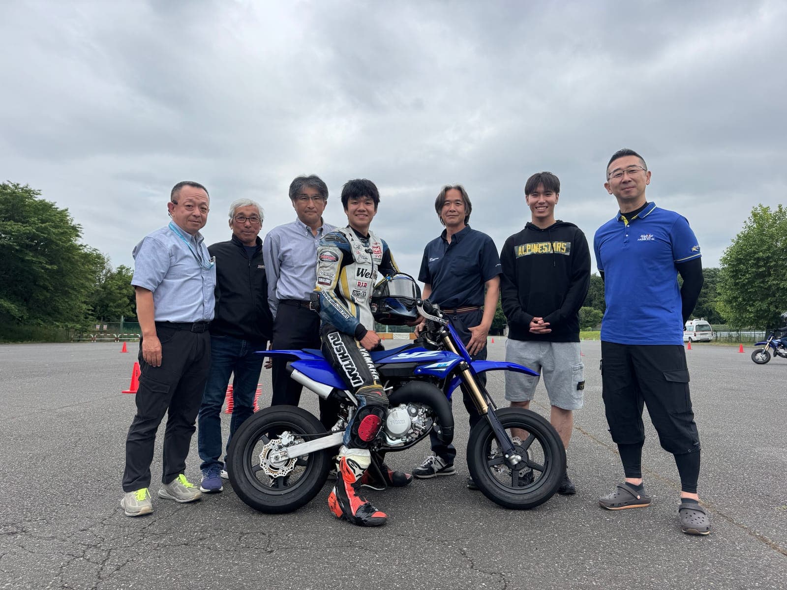 YNA を支える運営関係者の集合写真